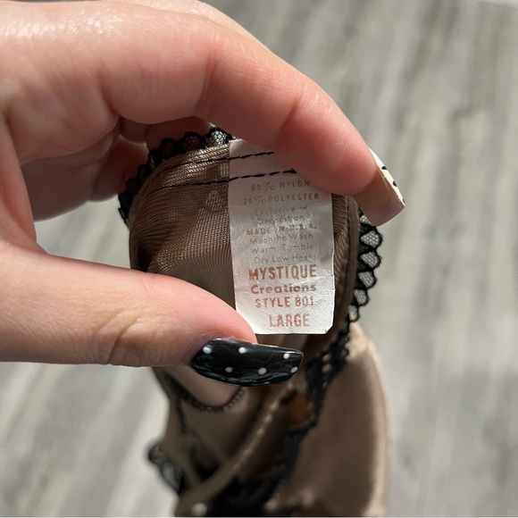 Elegant Black and Tan Lace Bustier - Picture 5 of 5